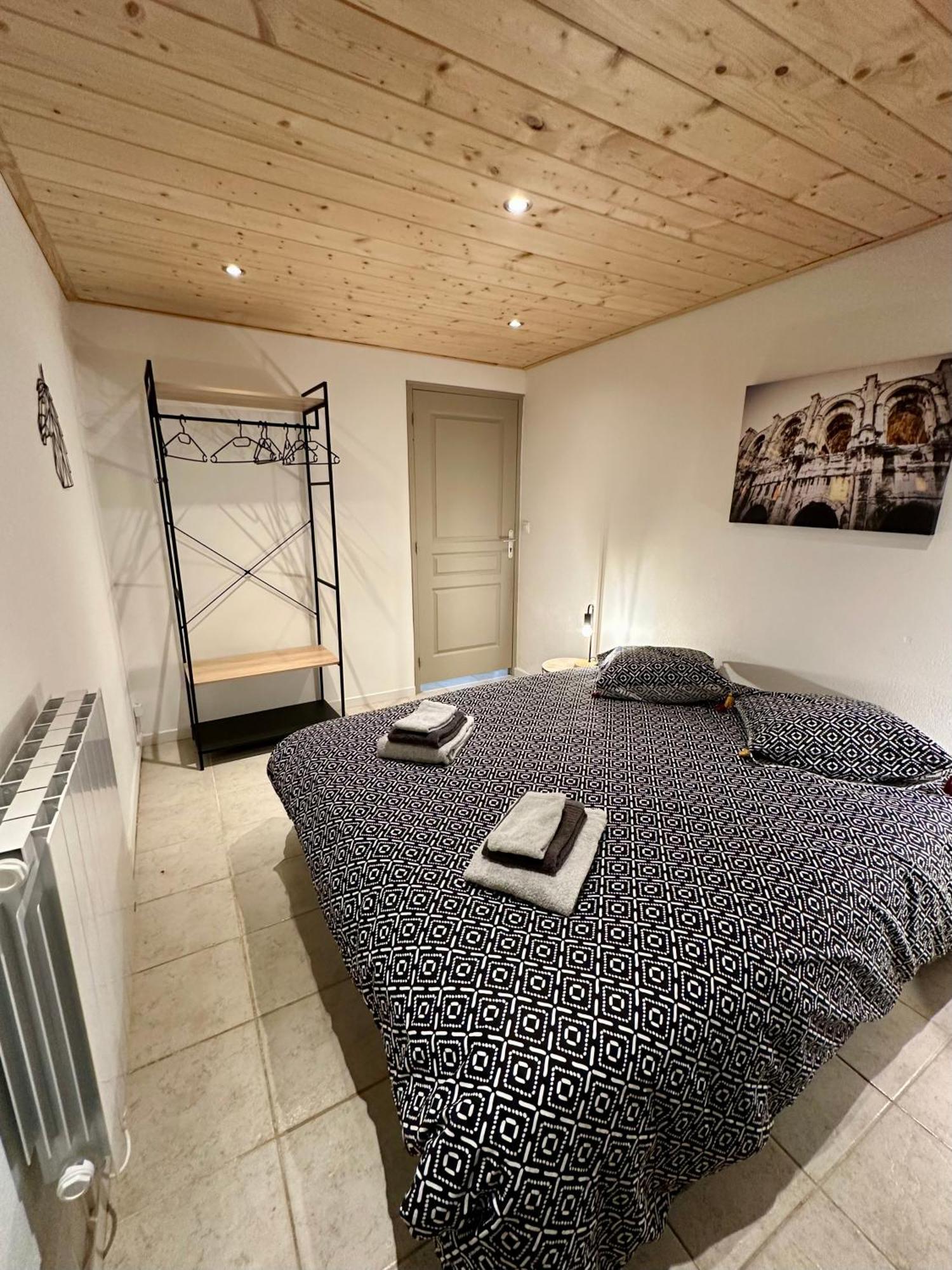 Le Gite Des Poiriers Uzès Exteriör bild